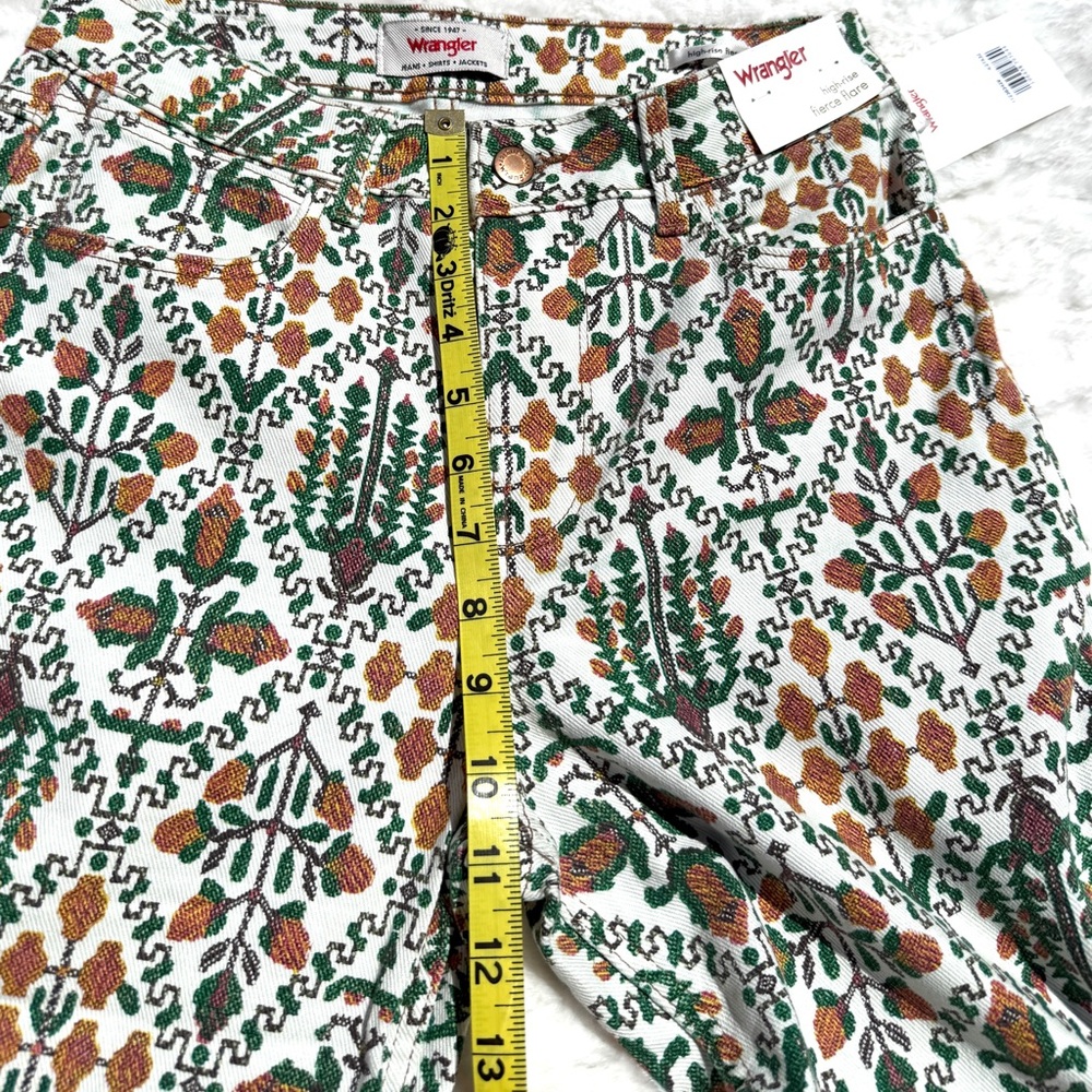 Wrangler High Rise Fierce Flare Jeans Boho Floral Cross Stitch Print 4/27x32 NWT - Picture 9 of 10
